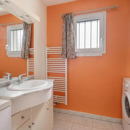 Dom wakacyjny Maison De Plain-pied - Quartier Calme Pour Six Personnes